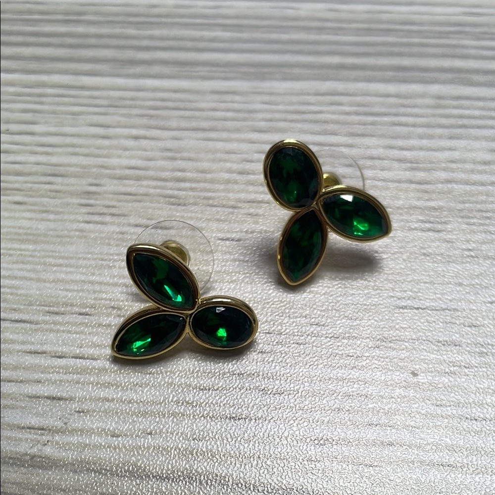 Elegant Green and Gold Clover Earrings